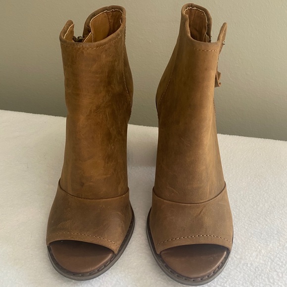 Kelsi Dagger Brooklyn Open Toe Bootie - Picture 4 of 7